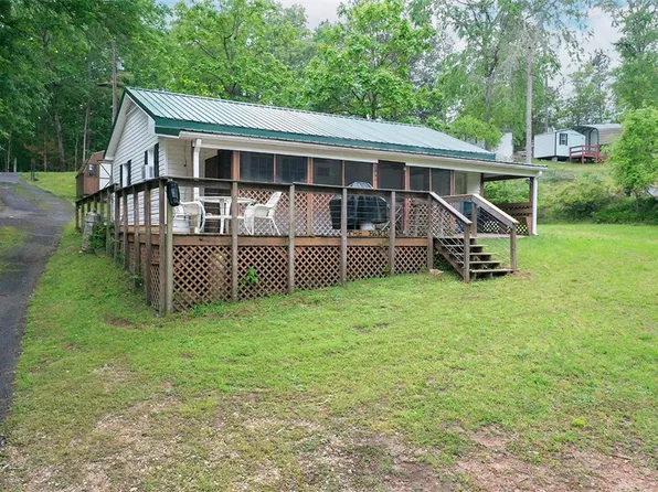 135 Blacksgate Cir, Cross Hill, SC 29332