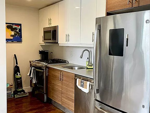 4th image of 843 Lexington Ave APT 4J