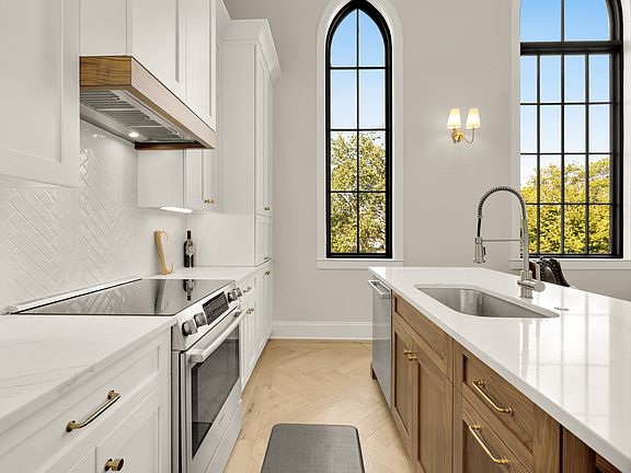 5th image of 217 16th St NE #1