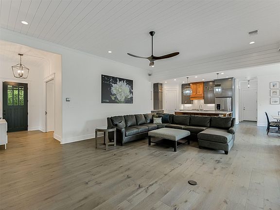 5th image of 271 Tall Forest Dr