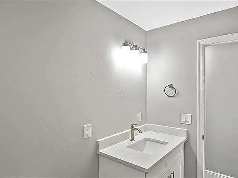 5457 9th Ave — Photo 13