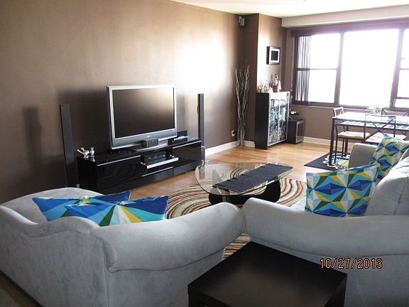 4th image of 225 Saint Pauls Ave #1504