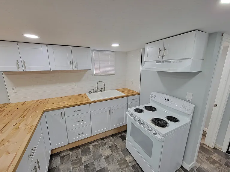 1629 E Pacific Ave #BASEMENT — Photo 4