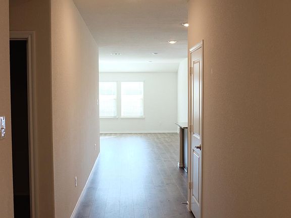 4th image of 920 English Dr