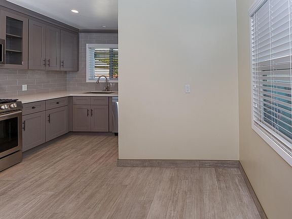 4th image of 1704 Keeler St
