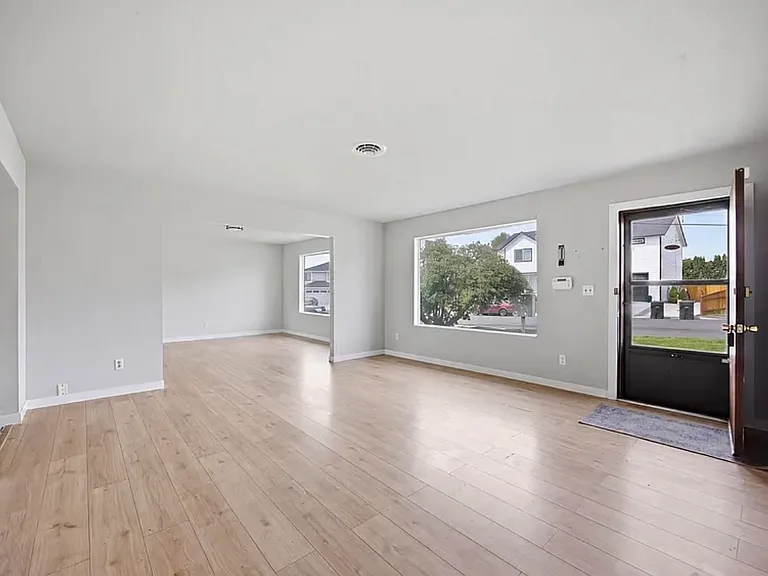 1816 Beacon Rd — Photo 2