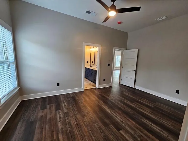 198 Wellington St SW — Photo 12