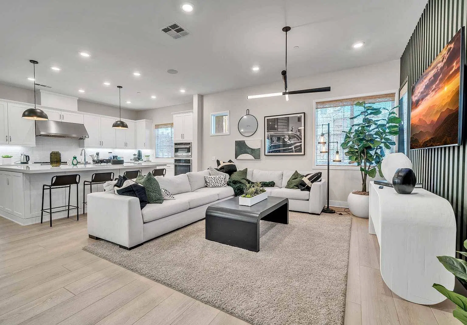 5 bed, 4.5 bath, 3252 sqft, $10,000 — Photo 2