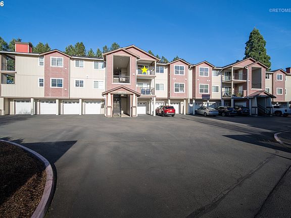 2nd image of 10804 NE Holly St #303