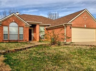 5609 Canyon Dr, Haltom City, TX 76137