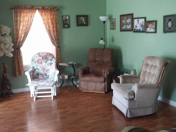 4th image of 1027 S Land St