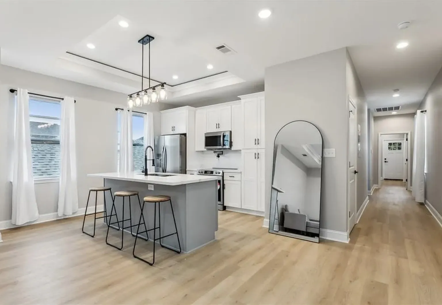 3 bed, 1309 sqft, $2,300 — Photo 2