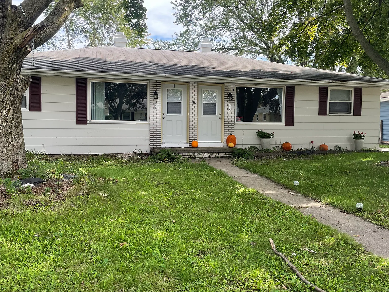 2 bed, $1,300 — Photo 1