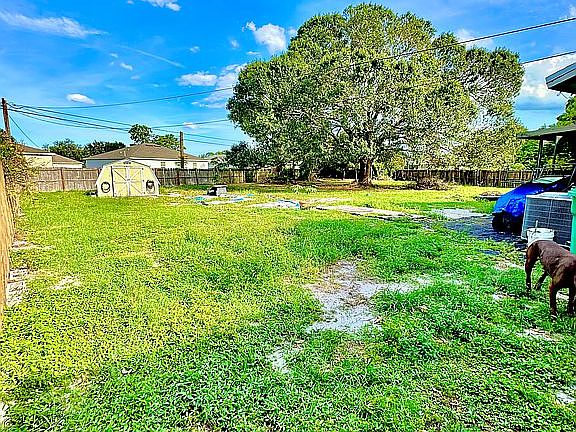 4th image of 2061 SW Grape Ct