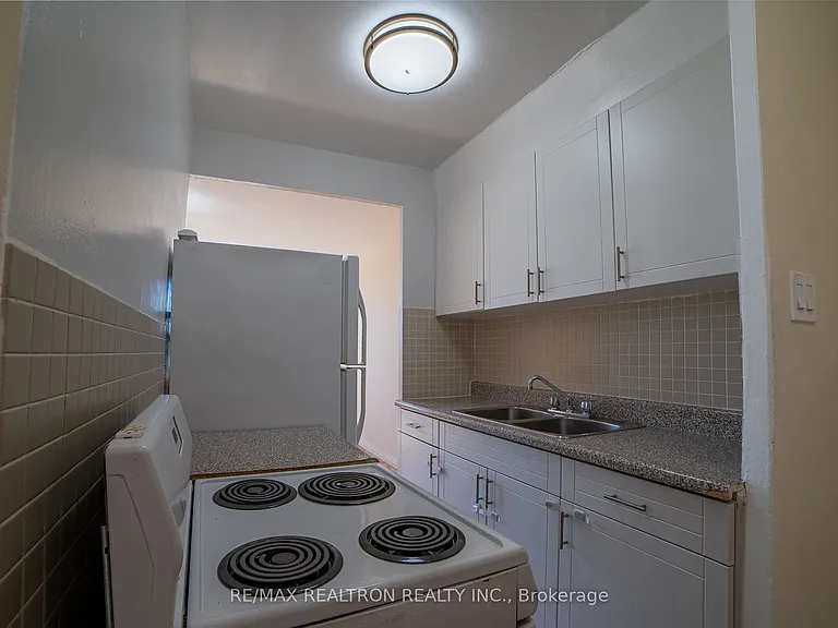 2355 Lake Shore Blvd W #223 — Photo 11