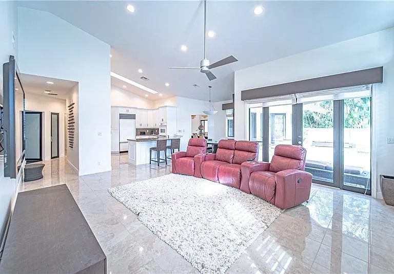 50 Bay Colony Dr — Photo 8