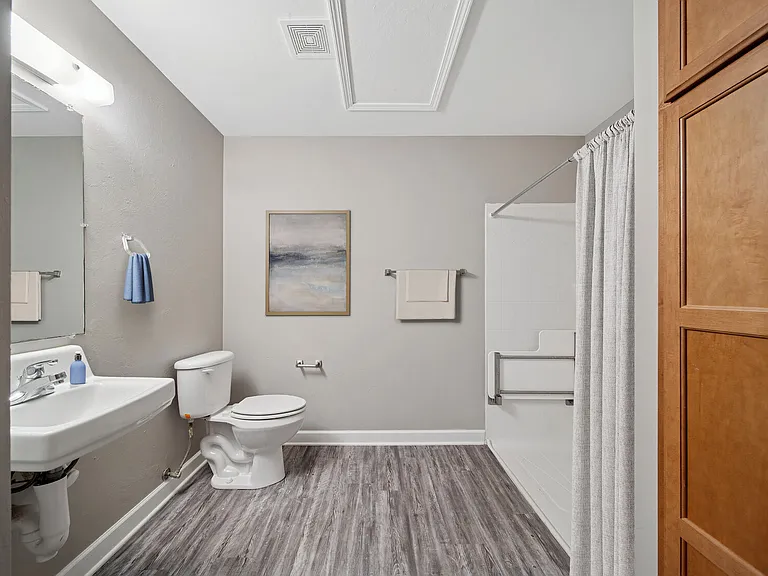 East Oaks Senior Living — Photo 7
