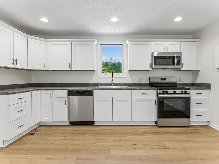 1001 Lakeside Dr — Photo 15
