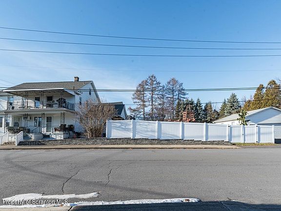 5th image of 203 W Grace St