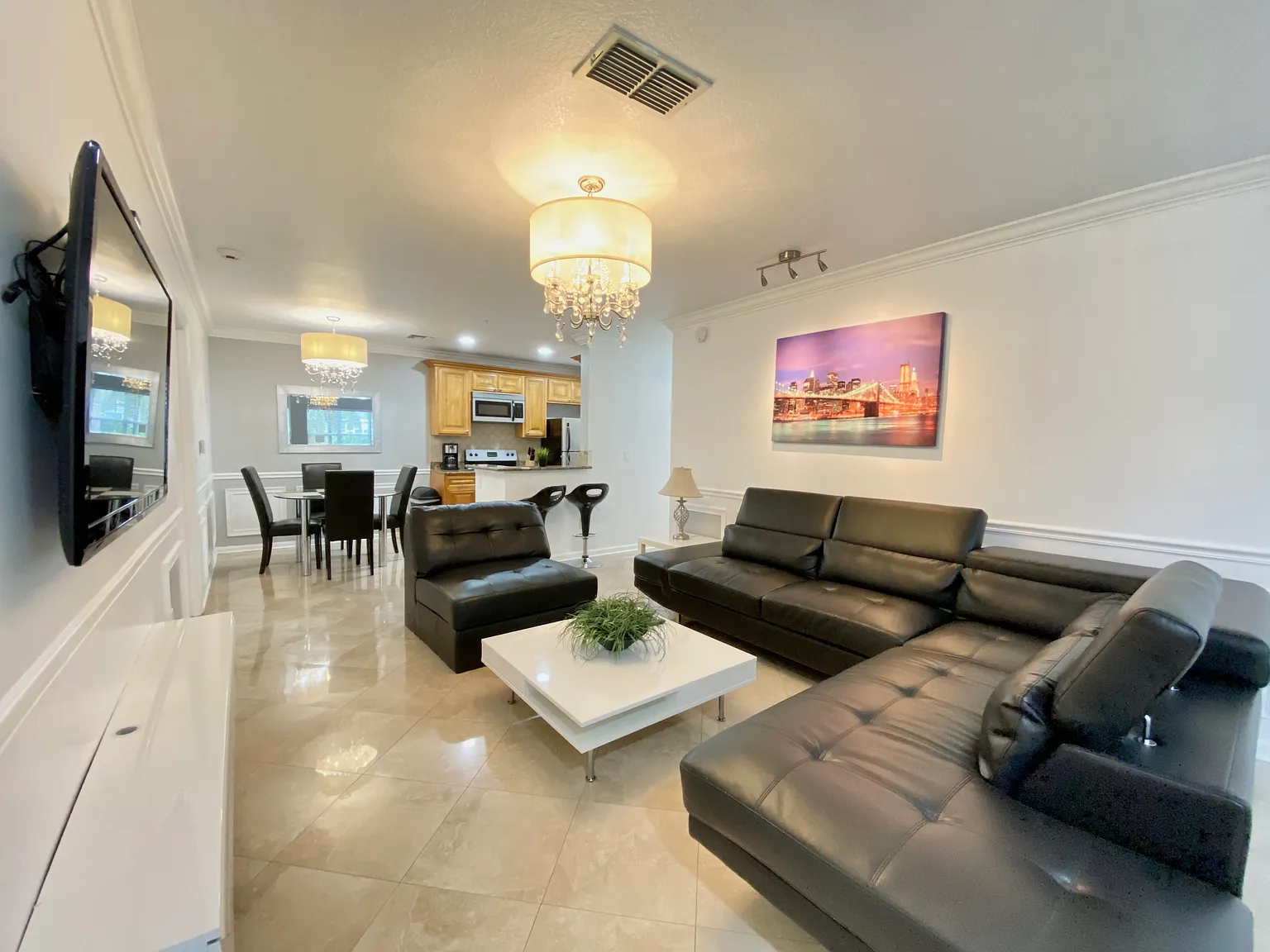 3 bed, 1200 sqft, $3,000 — Photo 1