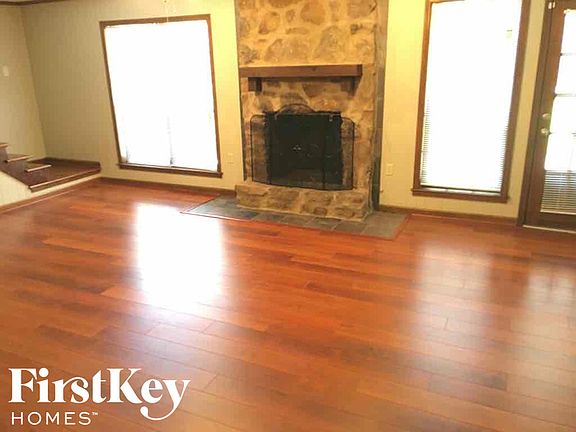 3rd image of 2763 N Rockcreek Pkwy