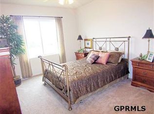14221 N Huntington Ave, Omaha, NE 68164