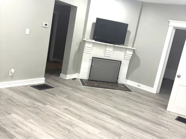 950 Townsend Ave #1, New Haven, CT 06512