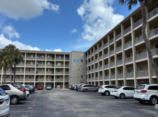 3615 Lake Bayshore Dr #J-316, Bradenton, FL 34205
