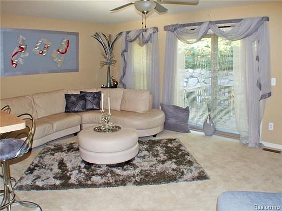 4th image of 64 Millstone Ct