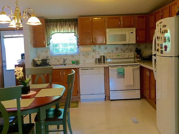 4th image of 10 Harley Ct