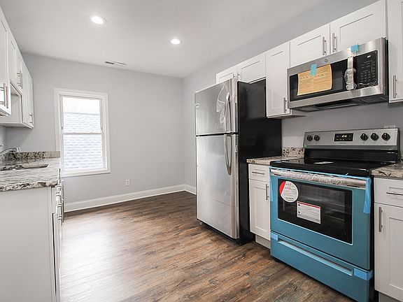 2nd image of 1621 Mentor Ave APT 4