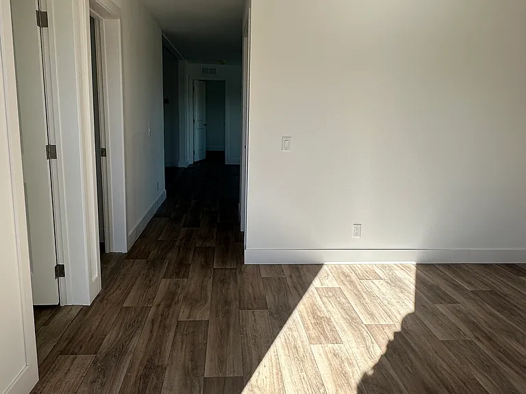 310 E 36th Pl — Photo 7