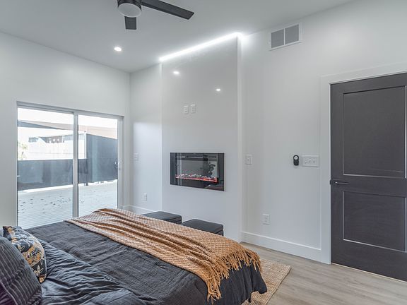 4th image of 441 N Forest Ave