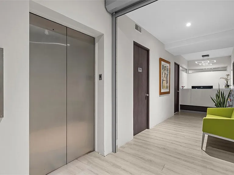 301 Gallardo Office #M — Photo 1