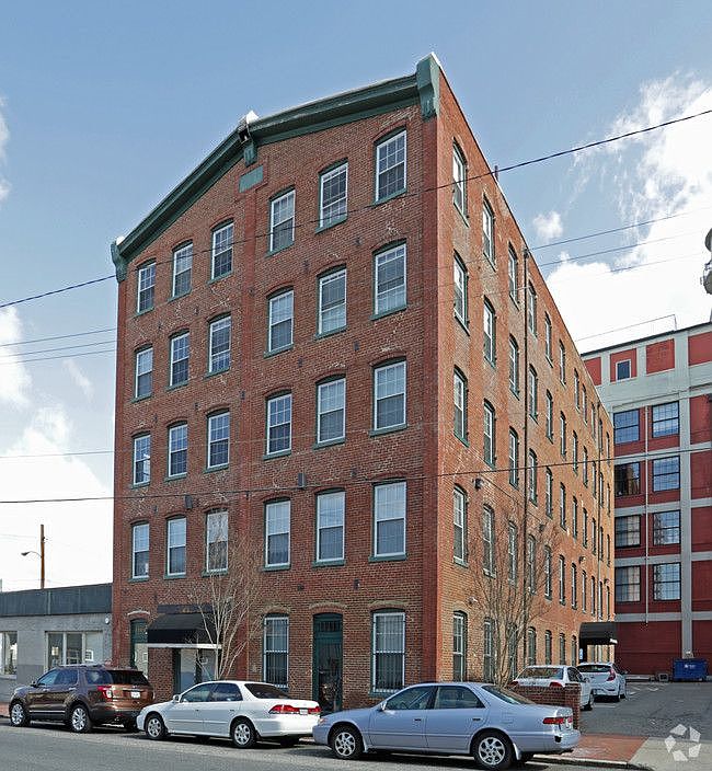 1st image of 2006 E Franklin St APT 14