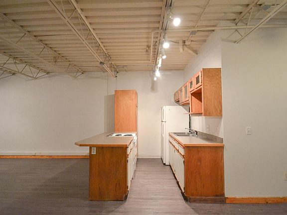 3rd image of 1011 N Molly Ct