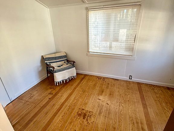 4th image of 521 Linden Ave
