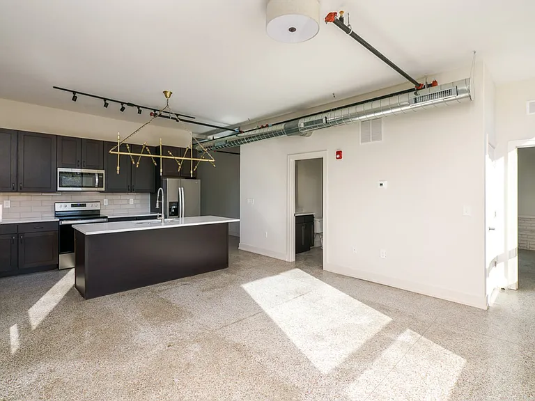 875 Michigan Ave — Photo 45