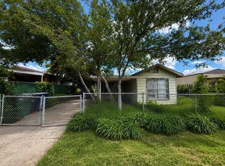 404 W Locust St, Laredo, TX 78040
