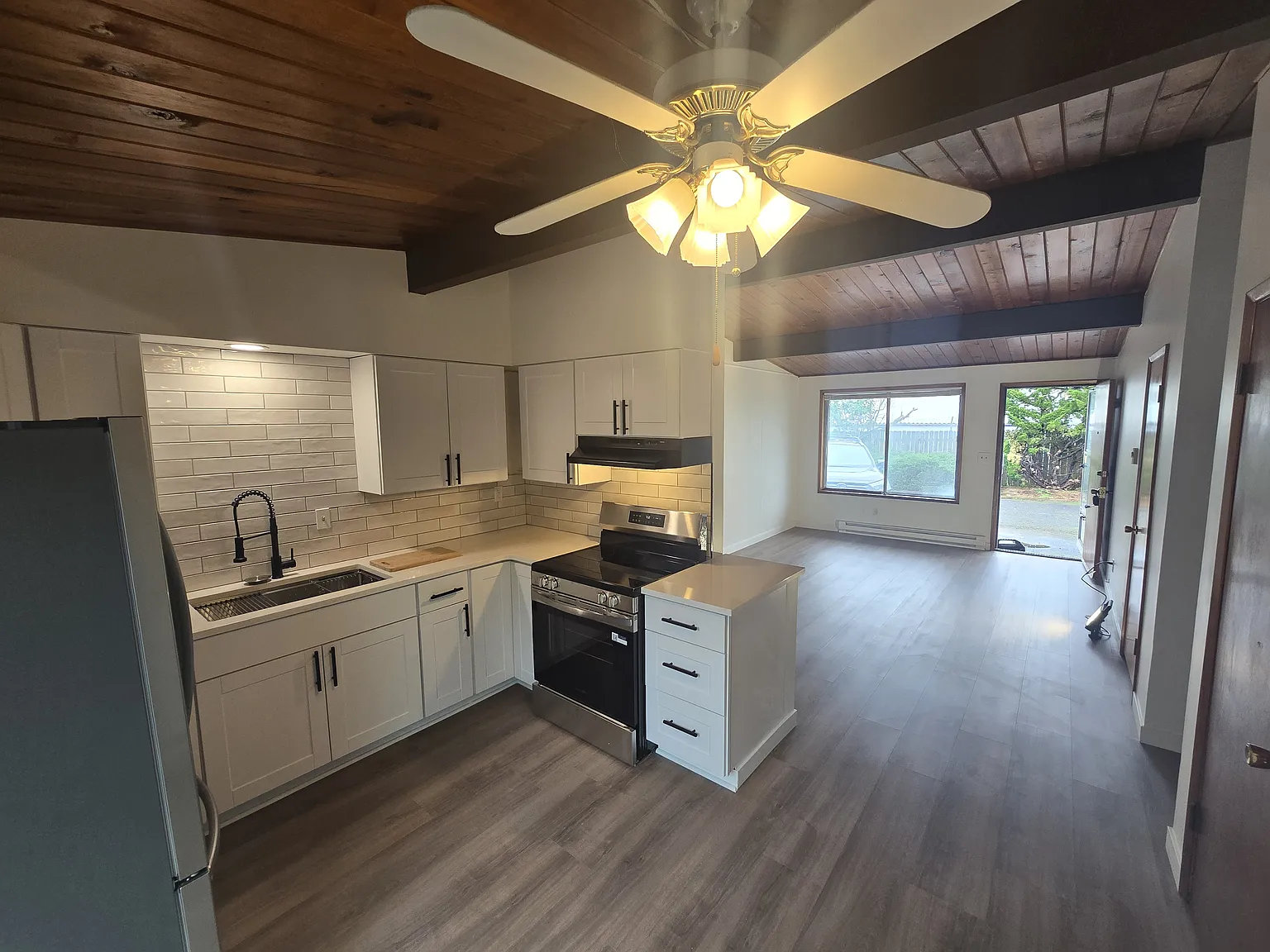 2 bed, 850 sqft, $1,795 — Photo 3