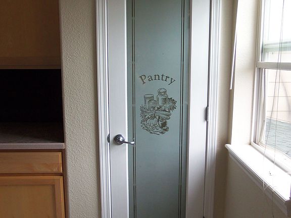 Gorgeous Upgraded Pantry Doo