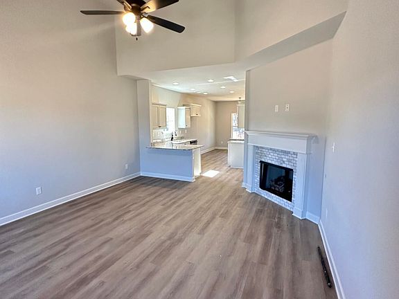 3rd image of 8623 Channing Ln