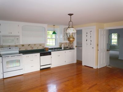 86 Taylor St, Granby, MA, 01033