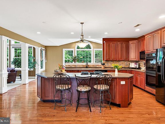 2nd image of 404 Maple Glen Cir
