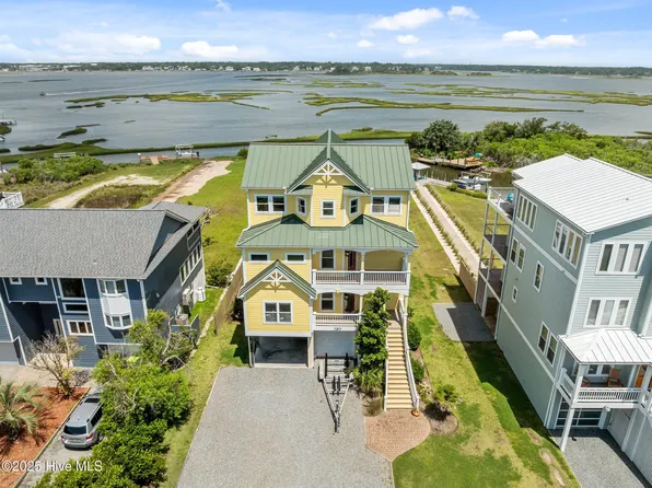 120 Windjammer Drive, Surf City, NC 28445