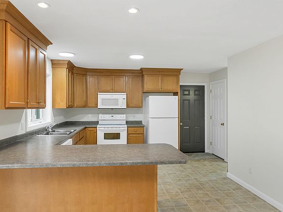 5th image of 166 Sandown Road #4
