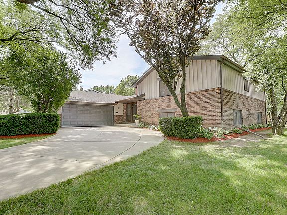 4th image of 204 E Hackberry Dr