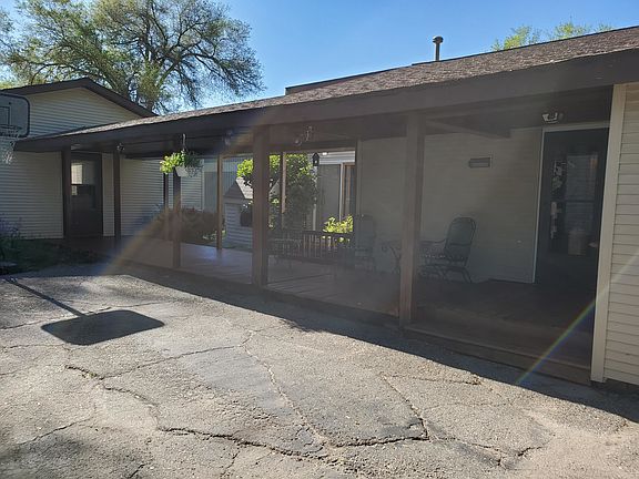 3rd image of 226 S Oak St