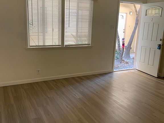 3rd image of 112 La Verne Ave #2