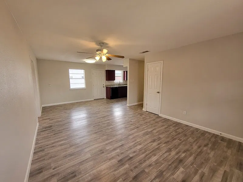 4 bed, 2.0 bath, 1175 sqft, $2,000 — Photo 4